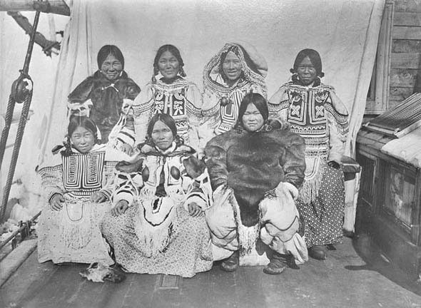 Inuit women, NA/C-000051